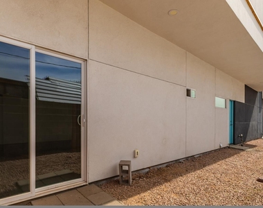 1933 E Monroe Street - Photo Thumbnail 15