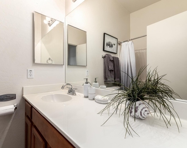 2250 E Deer Valley Road - Photo Thumbnail 21