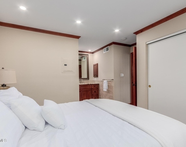 5525 E Thomas Road - Photo Thumbnail 15