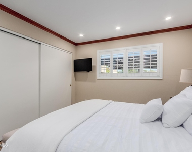 5525 E Thomas Road - Photo Thumbnail 16