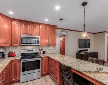 5525 E Thomas Road - Photo Thumbnail 10