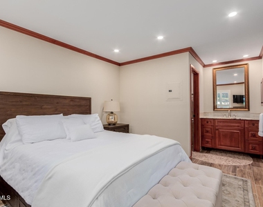 5525 E Thomas Road - Photo Thumbnail 14