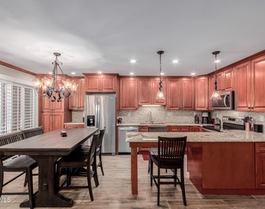 5525 E Thomas Road - Photo Thumbnail 8