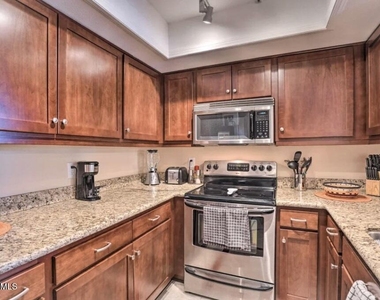 11011 N 92nd Street - Photo Thumbnail 9