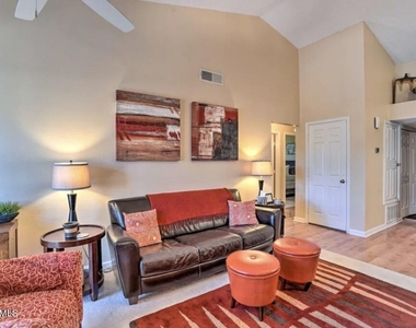 11011 N 92nd Street - Photo Thumbnail 4
