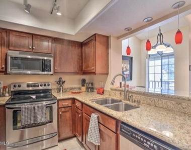 11011 N 92nd Street - Photo Thumbnail 8