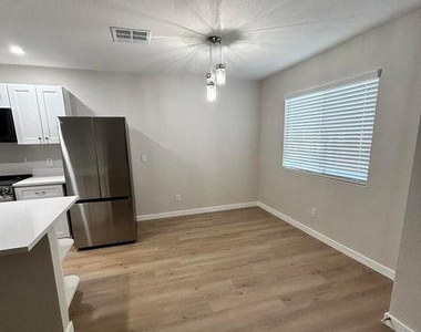 5115 N 22nd Avenue - Photo Thumbnail 5