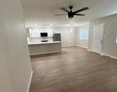 5115 N 22nd Avenue - Photo Thumbnail 17