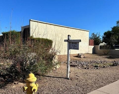5115 N 22nd Avenue - Photo Thumbnail 9