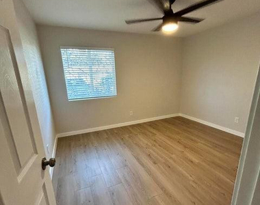 5115 N 22nd Avenue - Photo Thumbnail 26