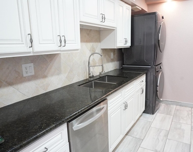 10444 N 69th Street - Photo Thumbnail 3