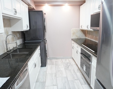 10444 N 69th Street - Photo Thumbnail 1