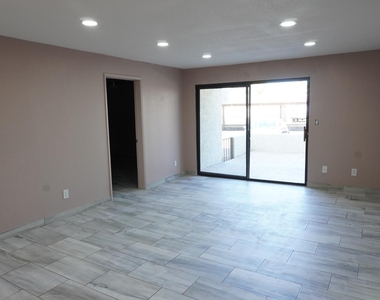 10444 N 69th Street - Photo Thumbnail 4
