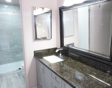 10444 N 69th Street - Photo Thumbnail 10