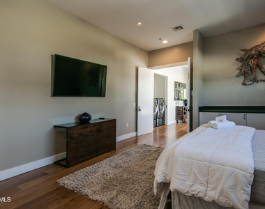 4201 N Marshall Way - Photo Thumbnail 27