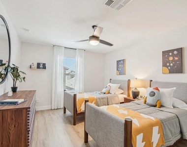 3411 N Val Vista - Photo Thumbnail 10
