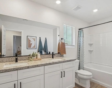 3411 N Val Vista - Photo Thumbnail 9