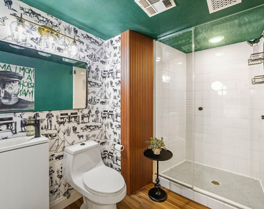 385 W Pierson Street - Photo Thumbnail 5