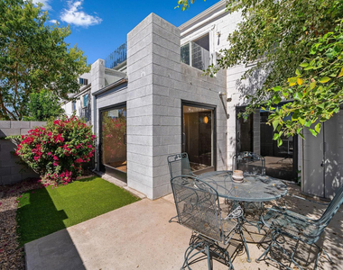 385 W Pierson Street - Photo Thumbnail 13