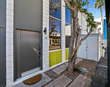 385 W Pierson Street - Photo Thumbnail 1