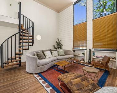 385 W Pierson Street - Photo Thumbnail 3