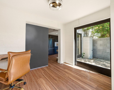 385 W Pierson Street - Photo Thumbnail 11