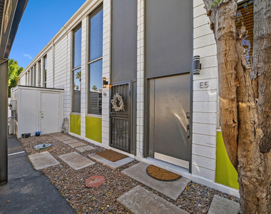 385 W Pierson Street - Photo Thumbnail 2