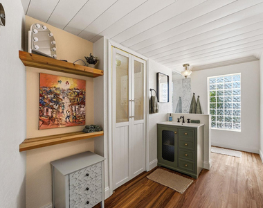 385 W Pierson Street - Photo Thumbnail 17