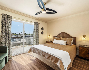 385 W Pierson Street - Photo Thumbnail 15