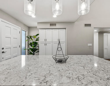 7340 N Via Camello Del Norte -- - Photo Thumbnail 6