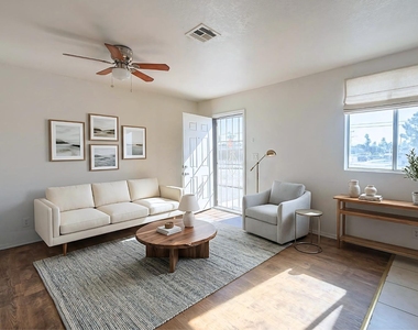 1702 W Shangri La Road - Photo Thumbnail 1