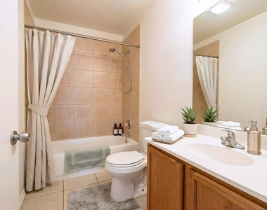 1702 W Shangri La Road - Photo Thumbnail 4