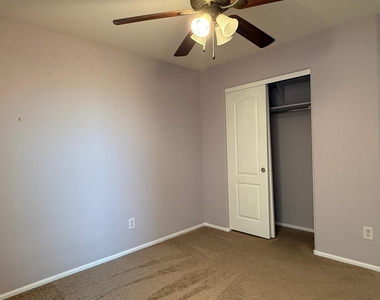 4533 S 236th Drive - Photo Thumbnail 14