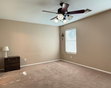 4533 S 236th Drive - Photo Thumbnail 8