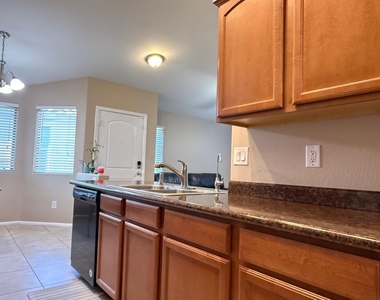 4533 S 236th Drive - Photo Thumbnail 3