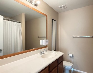 4533 S 236th Drive - Photo Thumbnail 11