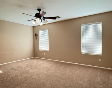 4533 S 236th Drive - Photo Thumbnail 10