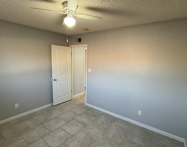 1130 E Butler Drive - Photo Thumbnail 14
