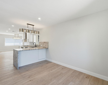 6819 E Paradise Parkway - Photo Thumbnail 4