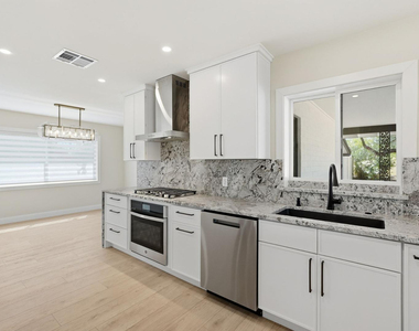 6819 E Paradise Parkway - Photo Thumbnail 6