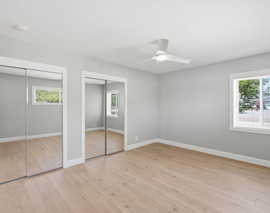 6819 E Paradise Parkway - Photo Thumbnail 10