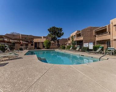 10828 N Biltmore Drive - Photo Thumbnail 23