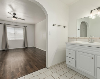 10828 N Biltmore Drive - Photo Thumbnail 13