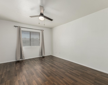 10828 N Biltmore Drive - Photo Thumbnail 12