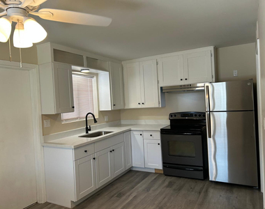 726 E 3rd - Photo Thumbnail 4