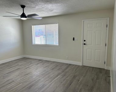 726 E 3rd - Photo Thumbnail 7