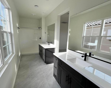 220 E Markwood Drive - Photo Thumbnail 3