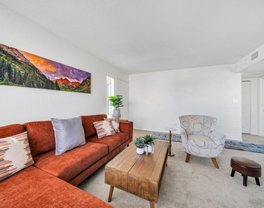 8787 E Mountain View Road - Photo Thumbnail 42
