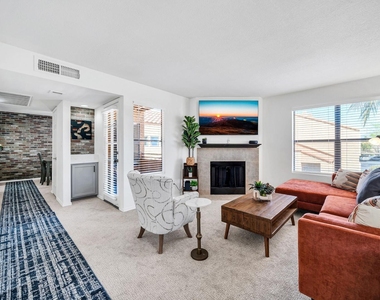 8787 E Mountain View Road - Photo Thumbnail 5