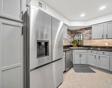 8787 E Mountain View Road - Photo Thumbnail 18